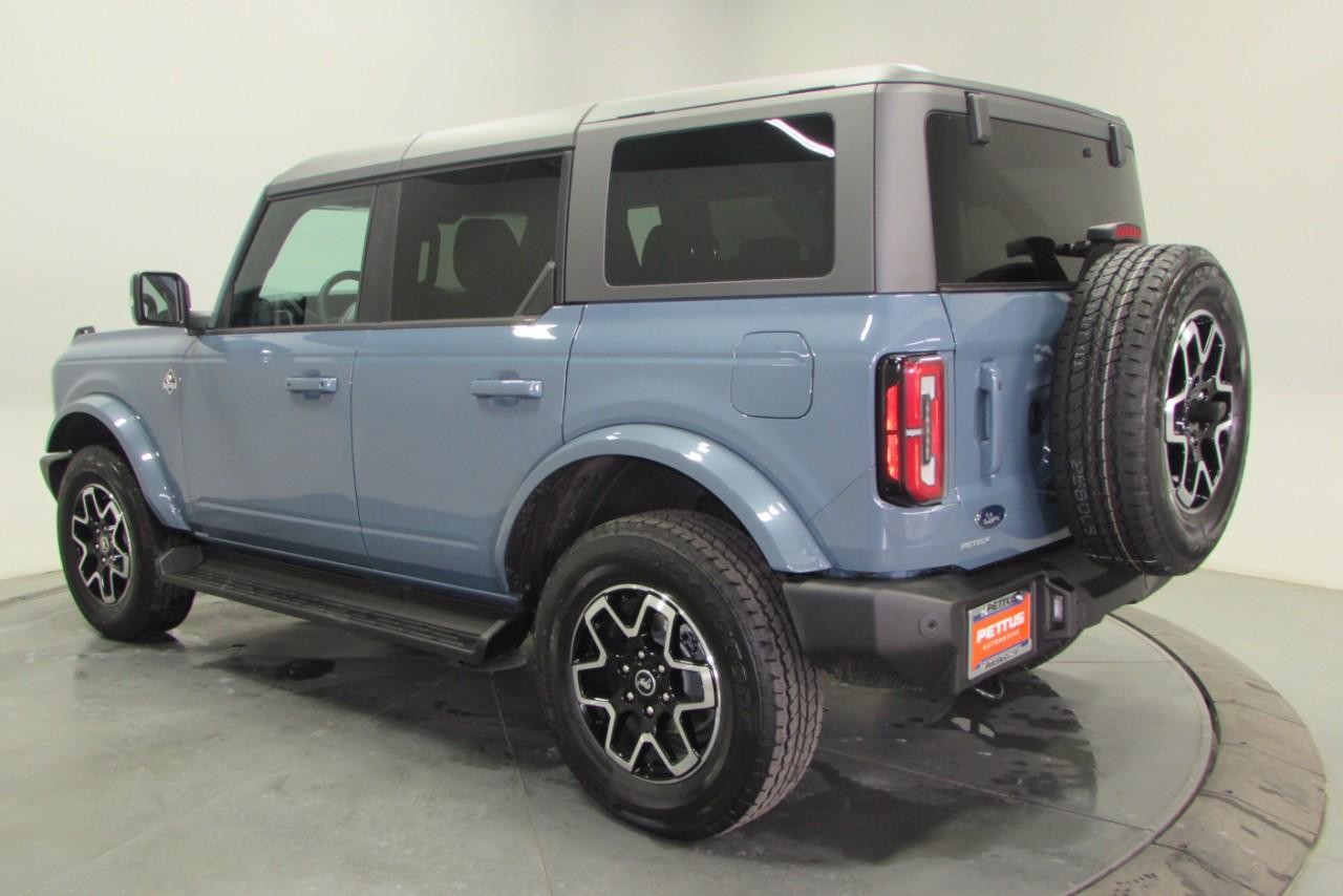 2025 Azure Gray Metallic Tri-Coat Ford Bronco Outer Banks 4X4 SUV