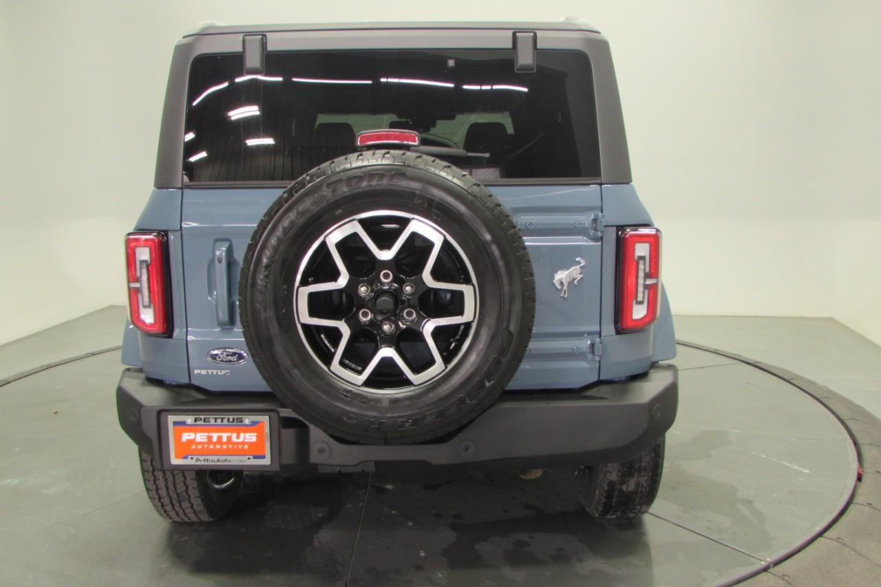 2025 Azure Gray Metallic Tri-Coat Ford Bronco Outer Banks 4X4 SUV