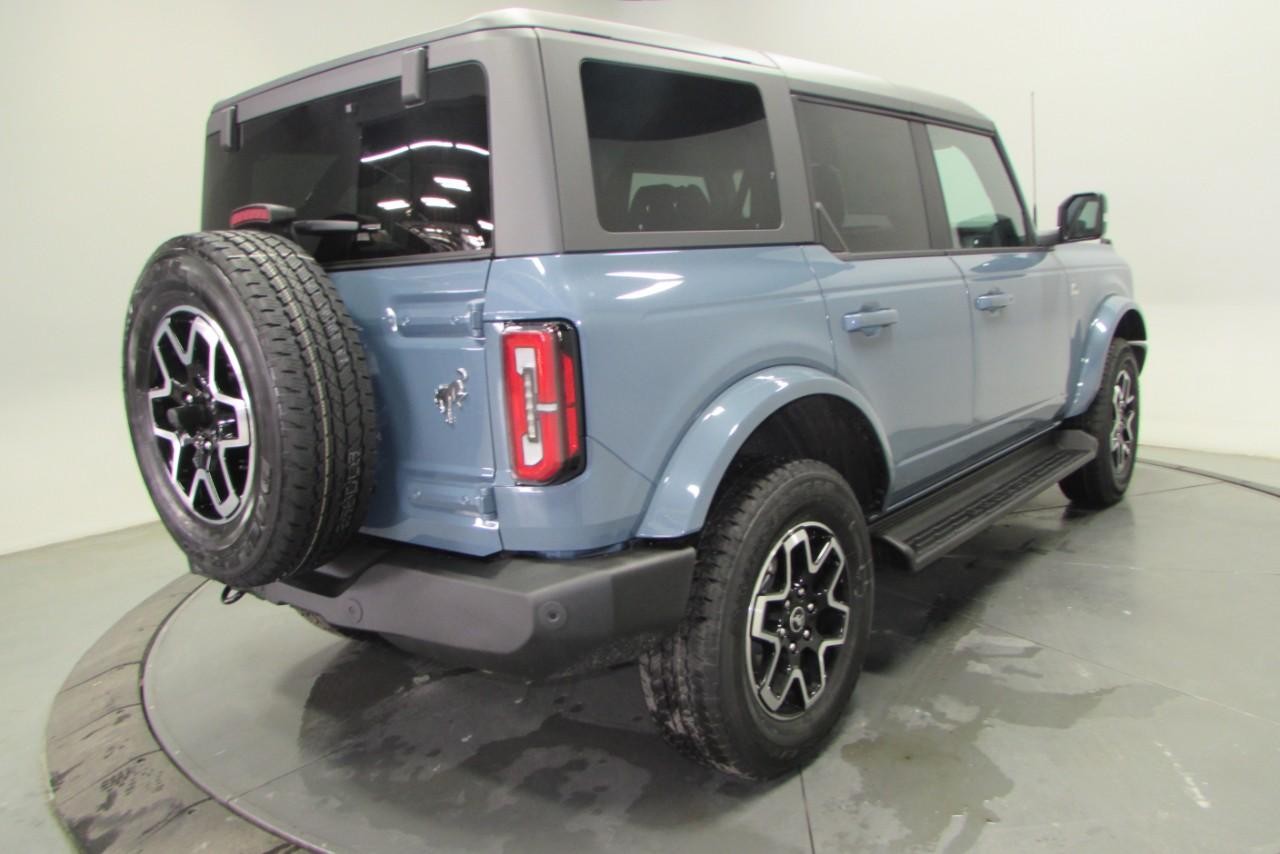 2025 Azure Gray Metallic Tri-Coat Ford Bronco Outer Banks 4X4 SUV