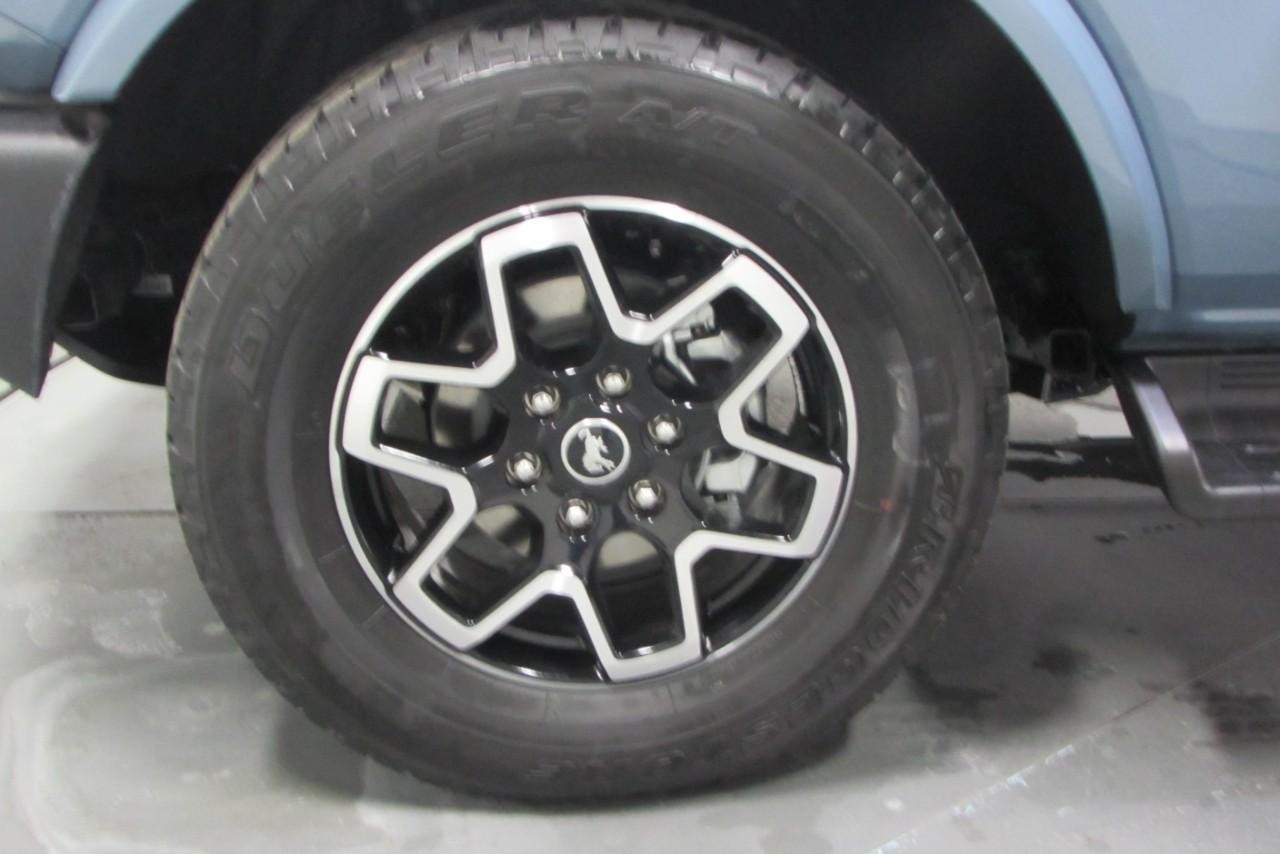 2025 Azure Gray Metallic Tri-Coat Ford Bronco Outer Banks 4X4 SUV