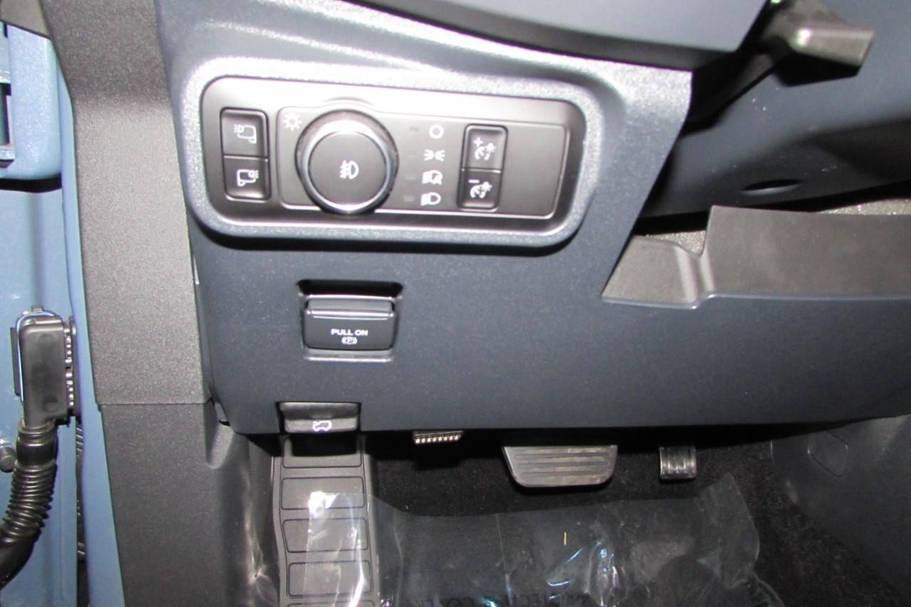 2025 Azure Gray Metallic Tri-Coat Ford Bronco Outer Banks 4X4 SUV