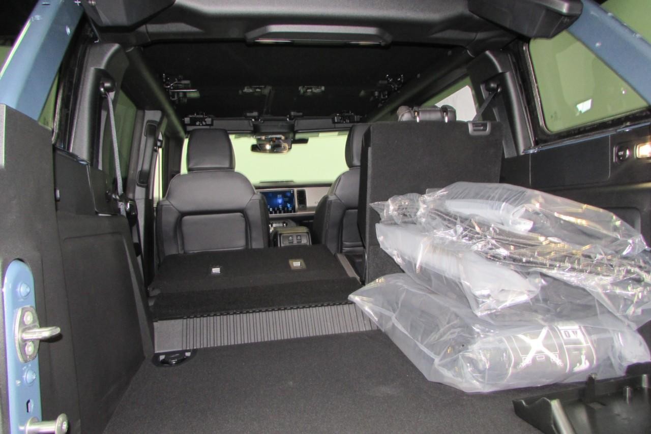 2025 Azure Gray Metallic Tri-Coat Ford Bronco Outer Banks 4X4 SUV