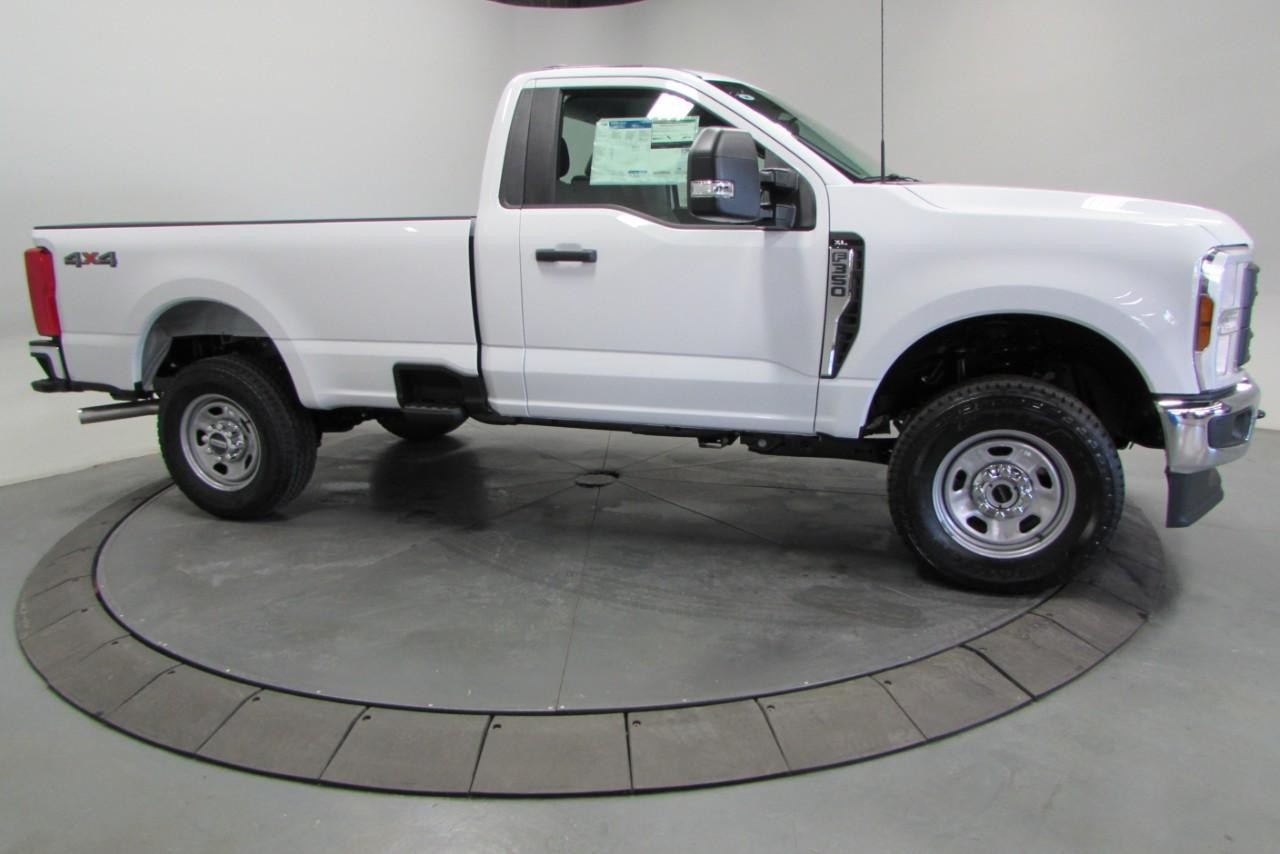 2025 Oxford White Ford Super Duty F-350 SRW XL 4X4 Truck
