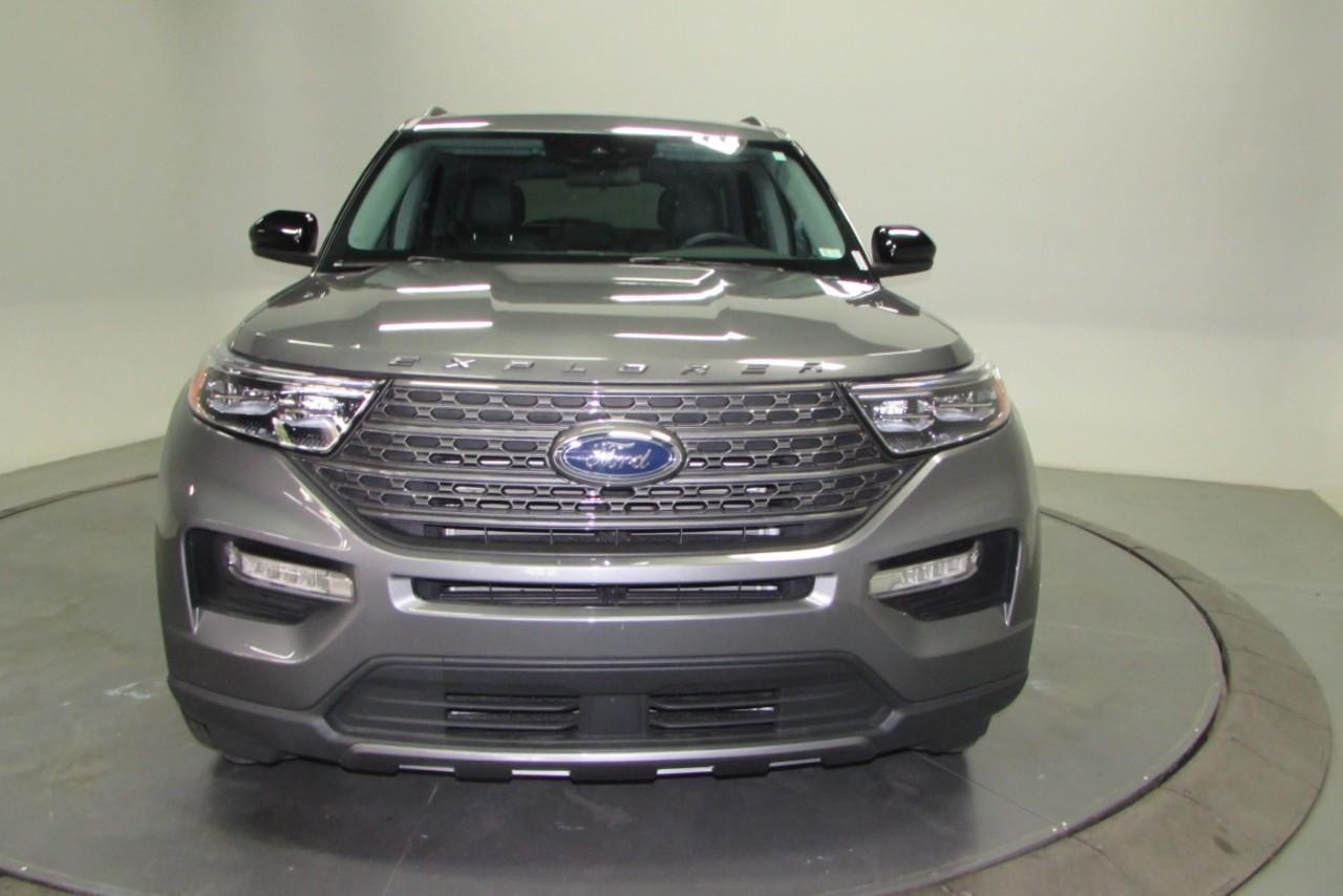 2022 Carbonized Gray Metallic Ford Explorer XLT 4X4 SUV