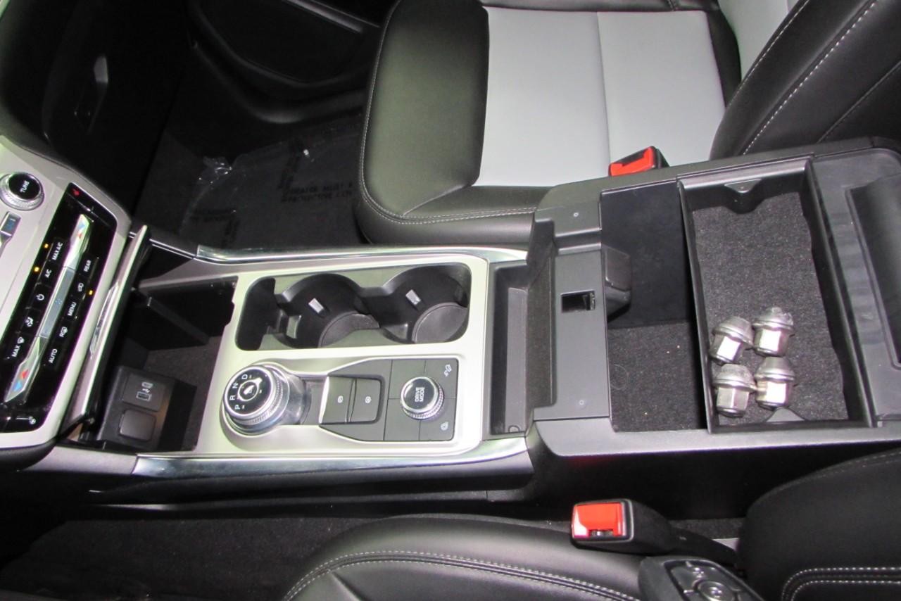 2022 Carbonized Gray Metallic Ford Explorer XLT 4X4 SUV