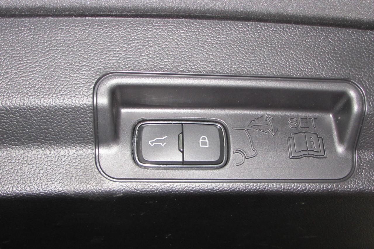 2022 Carbonized Gray Metallic Ford Explorer XLT 4X4 SUV