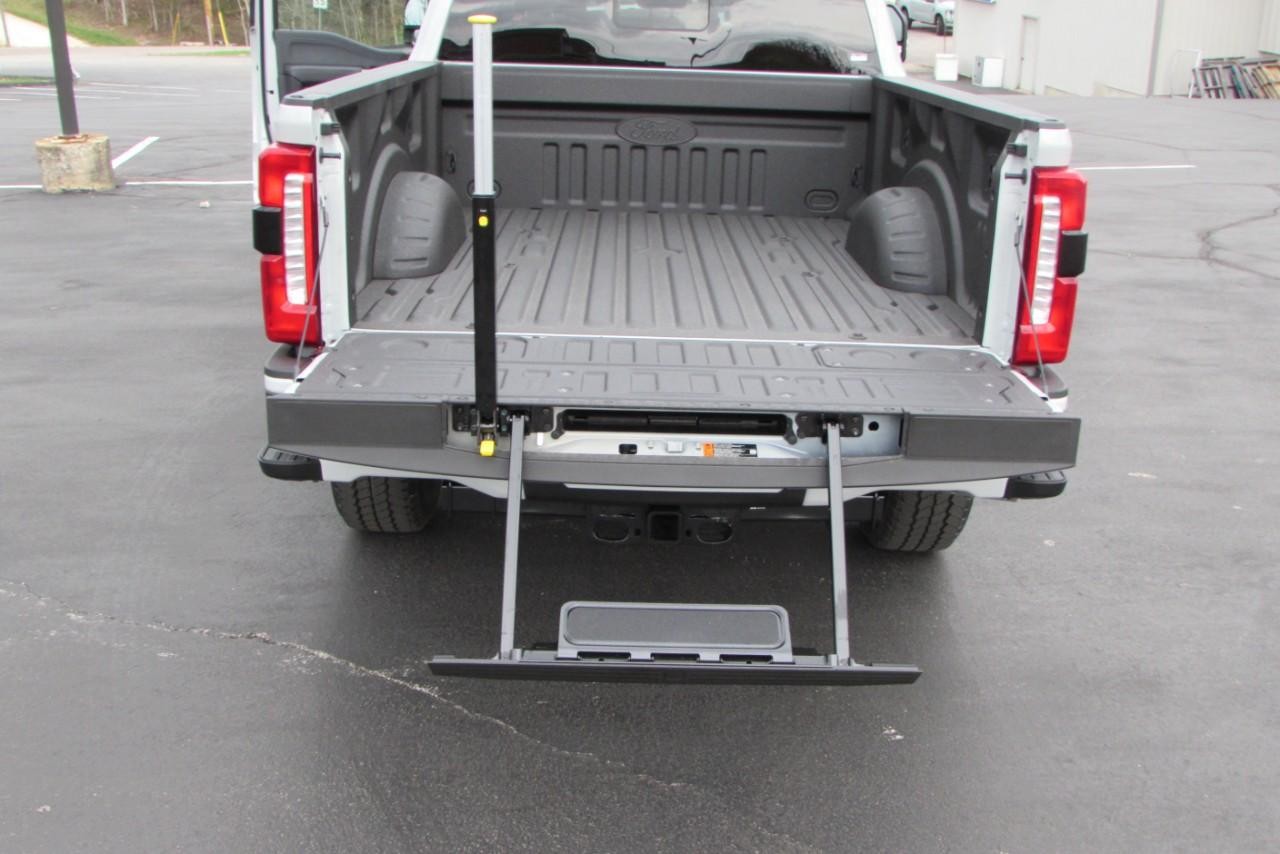 2025 Avalanche Ford Super Duty F-250 SRW LARIAT 4X4 Truck