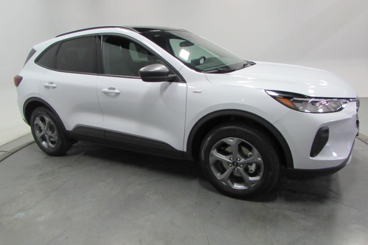 2025 Space Silver Metallic Ford Escape ST-Line AWD SUV