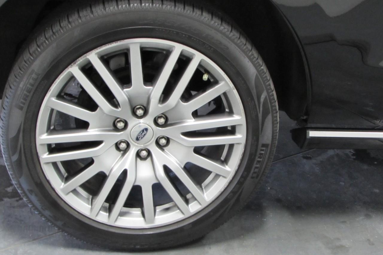 2023 Agate Black Metallic Ford Expedition Platinum 4X4 SUV