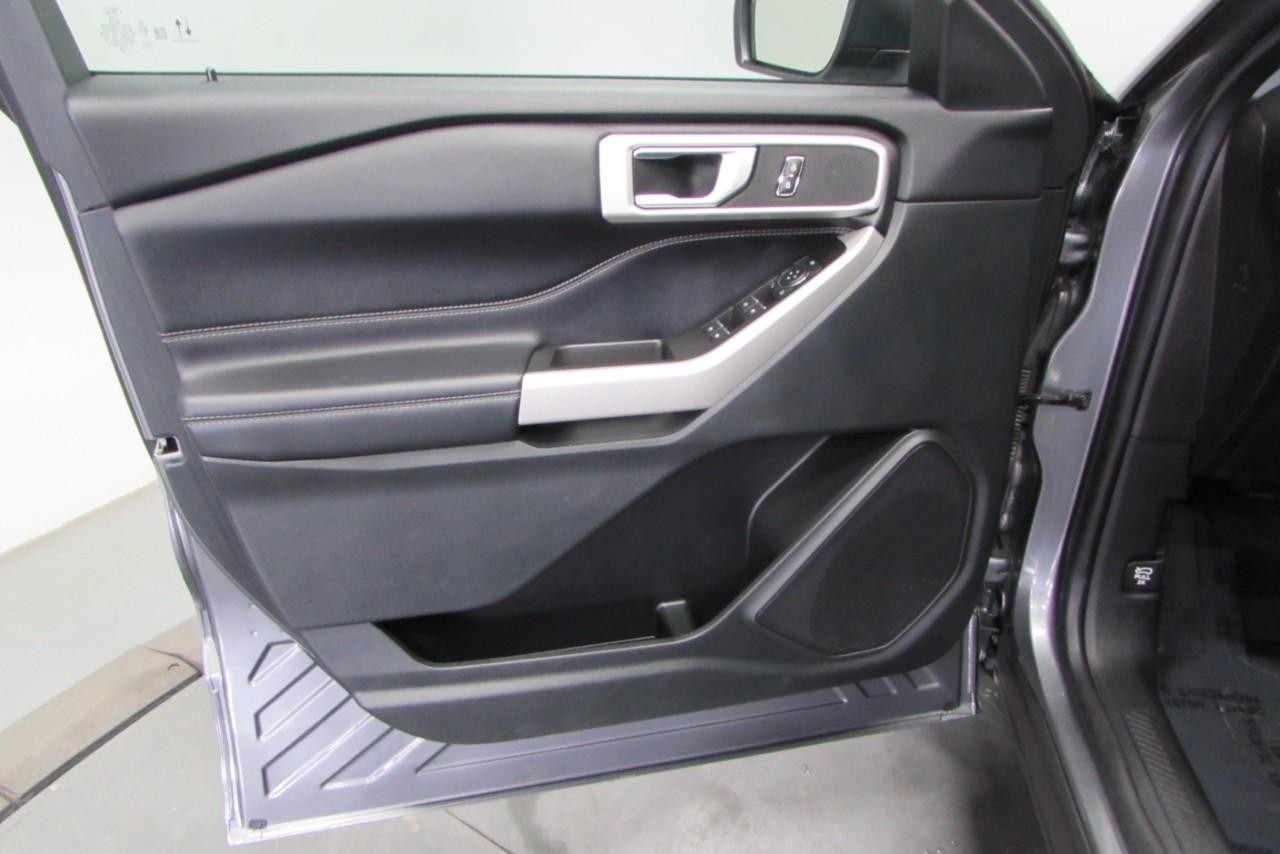 2022 Carbonized Gray Metallic Ford Explorer XLT 4X4 SUV