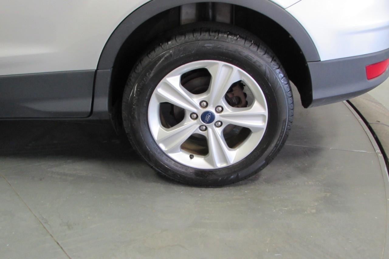 2016 Ingot Silver Ford Escape SE FWD SUV