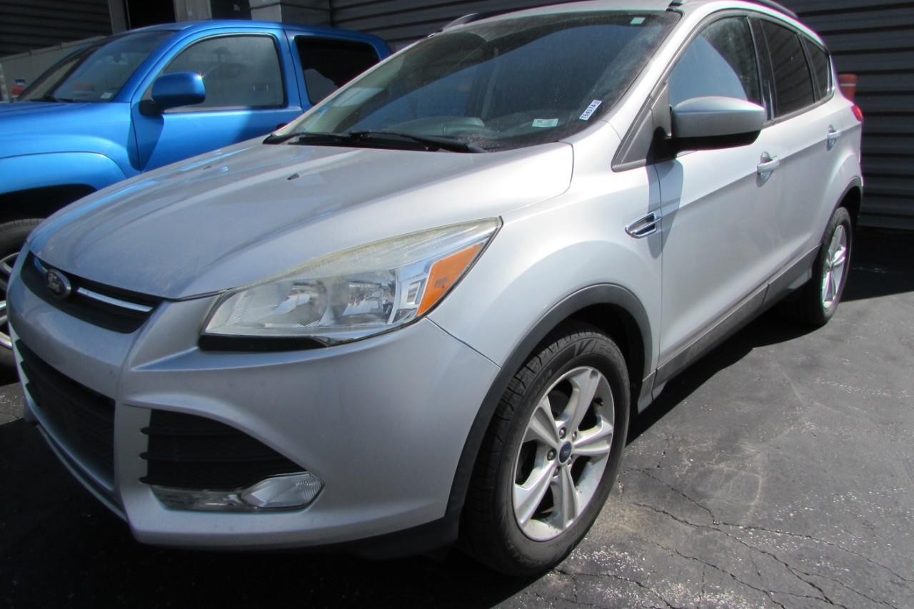 2016 Ingot Silver Ford Escape SE FWD SUV