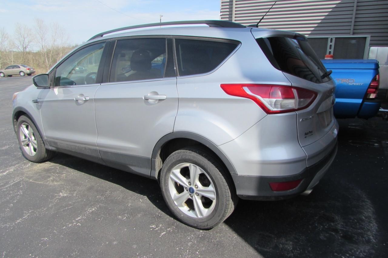 2016 Ingot Silver Ford Escape SE FWD SUV