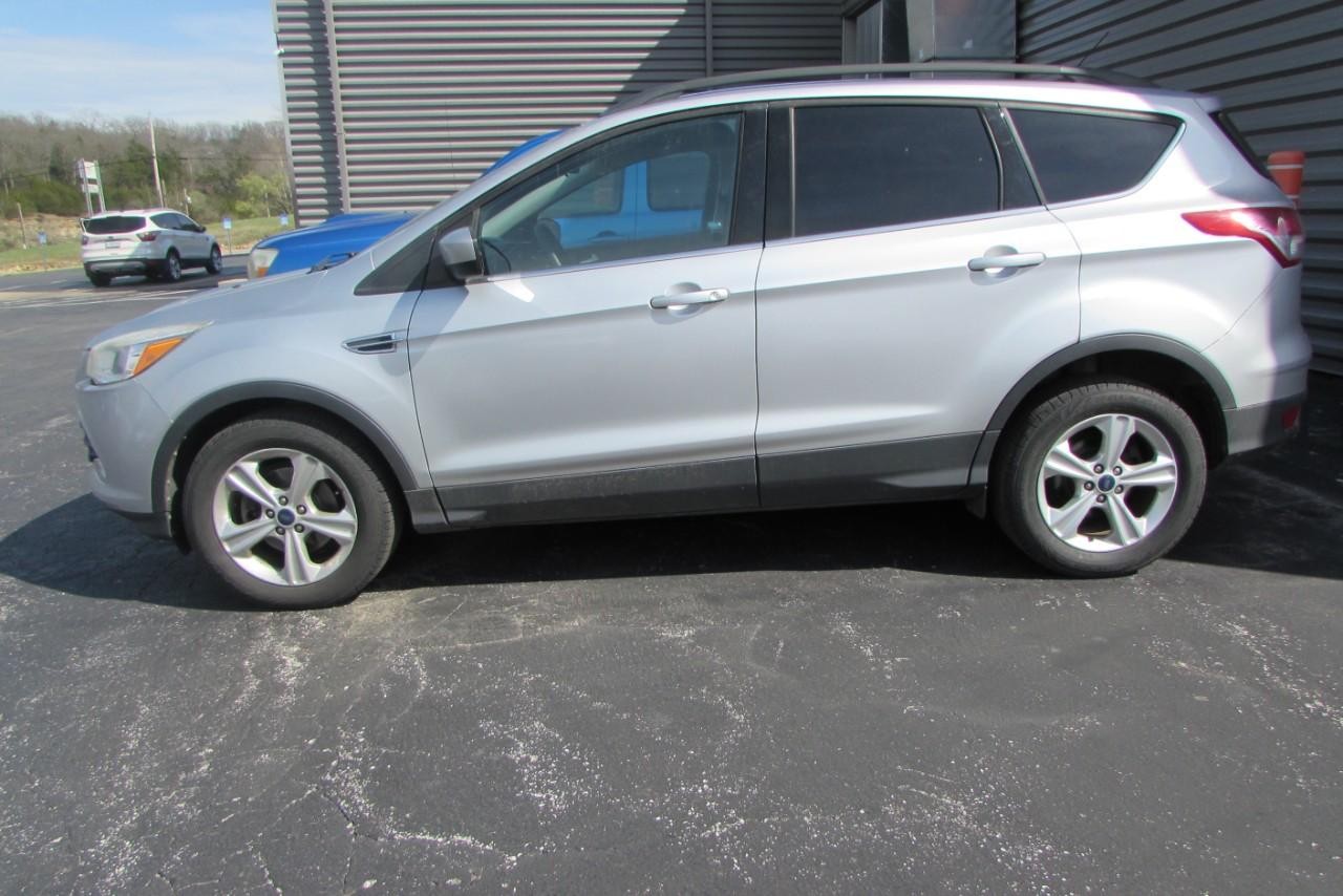 2016 Ingot Silver Ford Escape SE FWD SUV