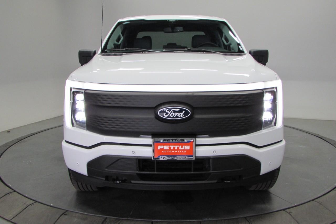 2025 Oxford White Ford F-150 Lightning Flash AWD Truck