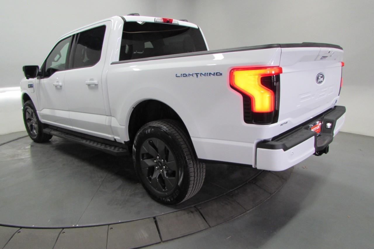 2025 Oxford White Ford F-150 Lightning Flash AWD Truck