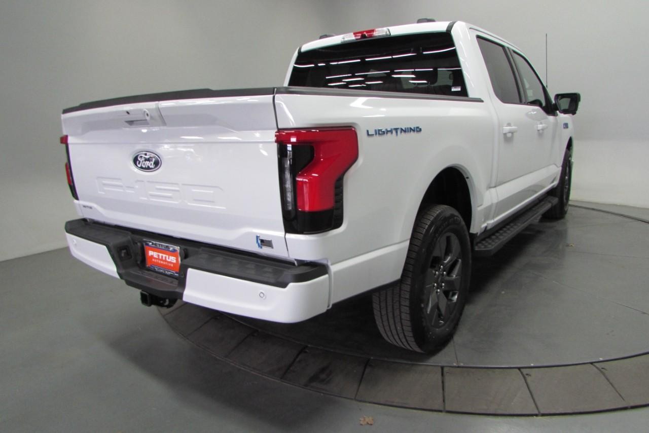 2025 Oxford White Ford F-150 Lightning Flash AWD Truck