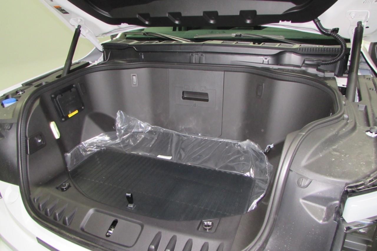 2025 Oxford White Ford F-150 Lightning Flash AWD Truck