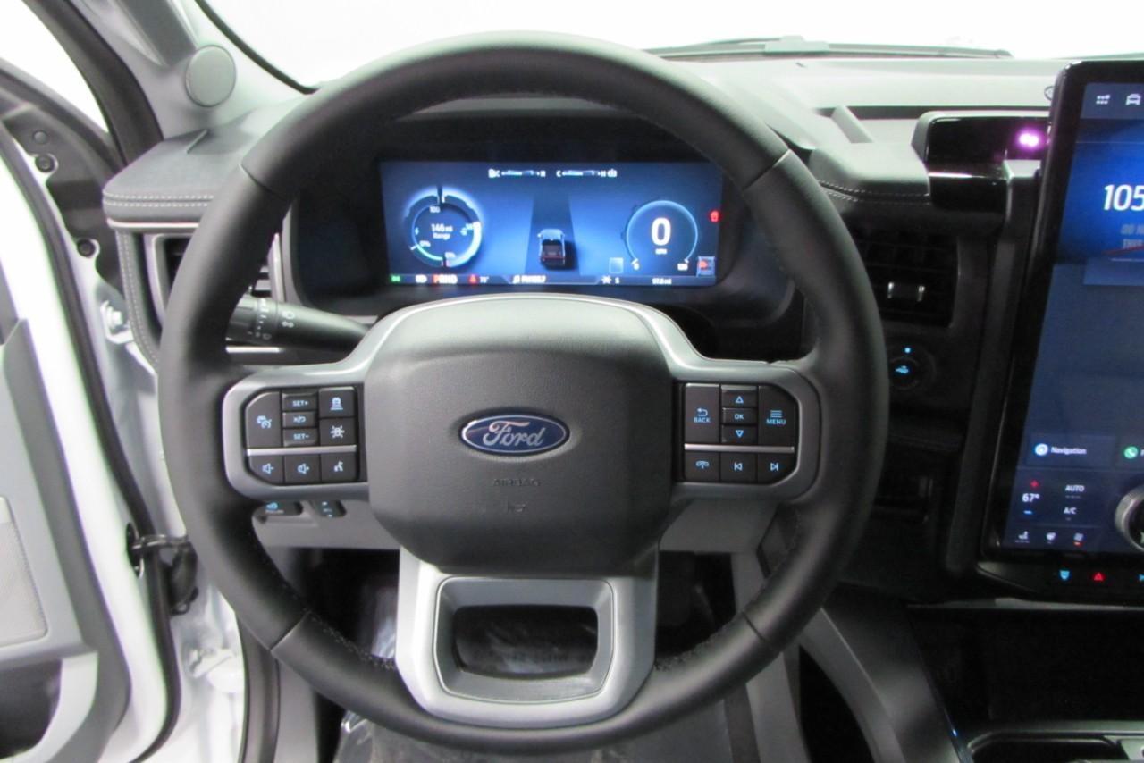 2025 Oxford White Ford F-150 Lightning Flash AWD Truck