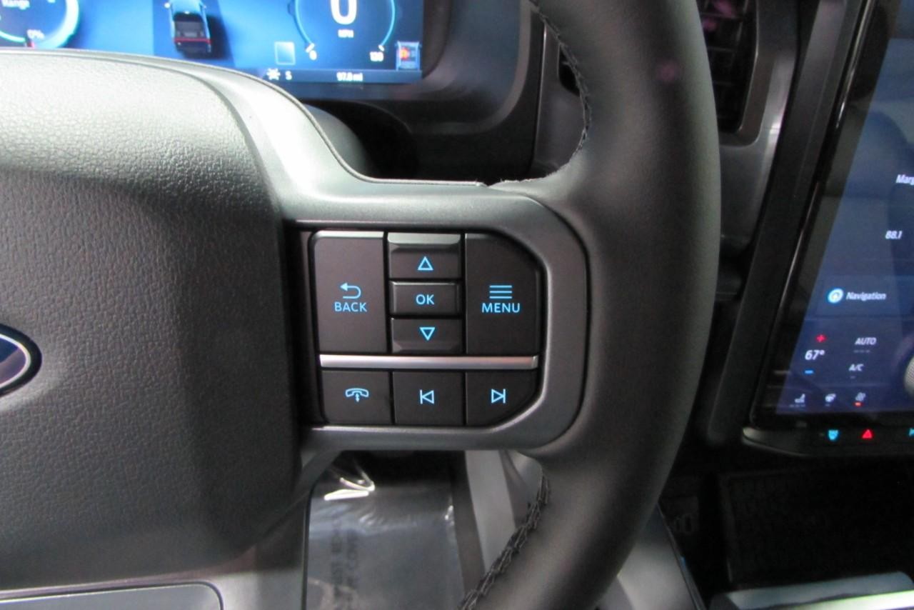 2025 Oxford White Ford F-150 Lightning Flash AWD Truck
