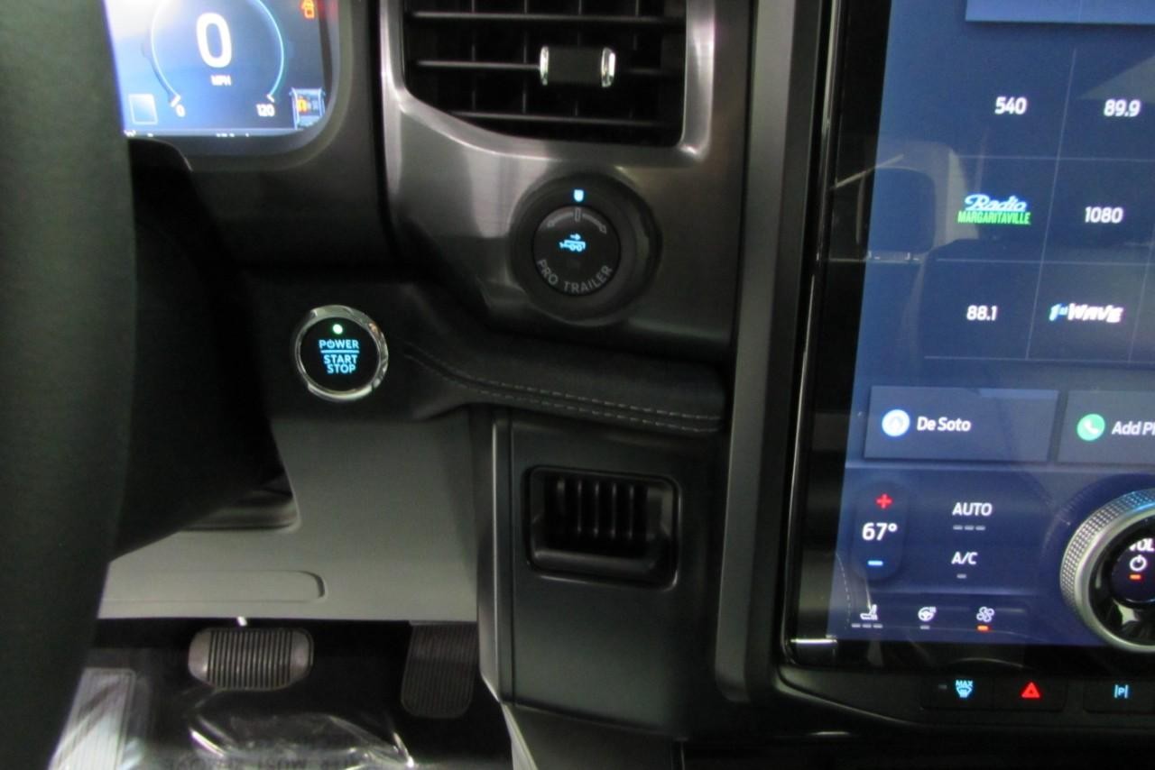 2025 Oxford White Ford F-150 Lightning Flash AWD Truck