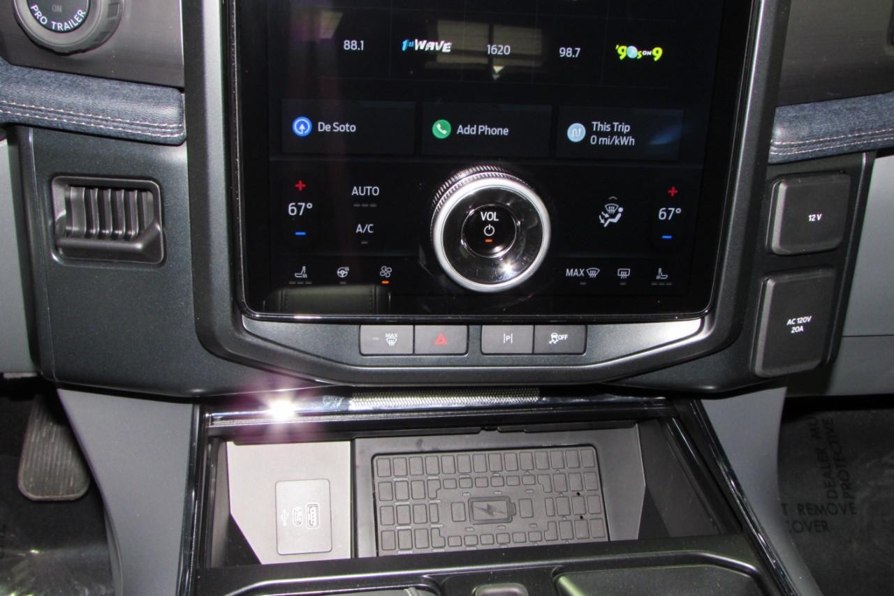 2025 Oxford White Ford F-150 Lightning Flash AWD Truck