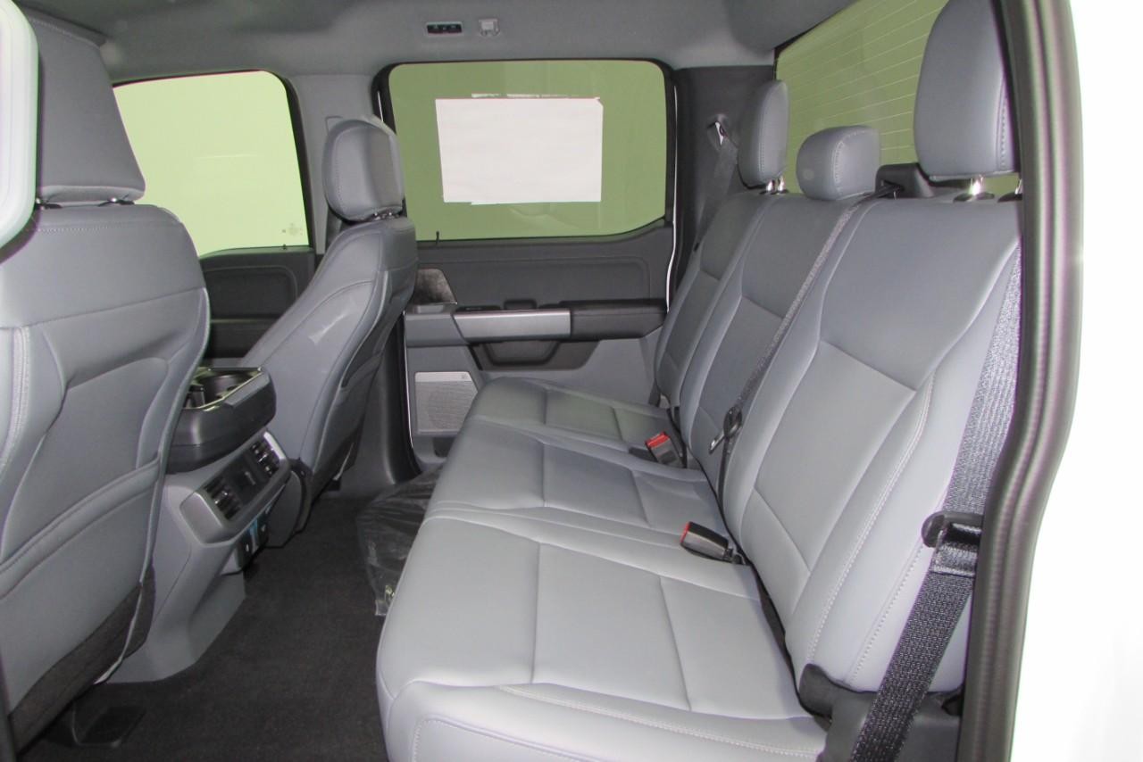 2025 Oxford White Ford F-150 Lightning Flash AWD Truck