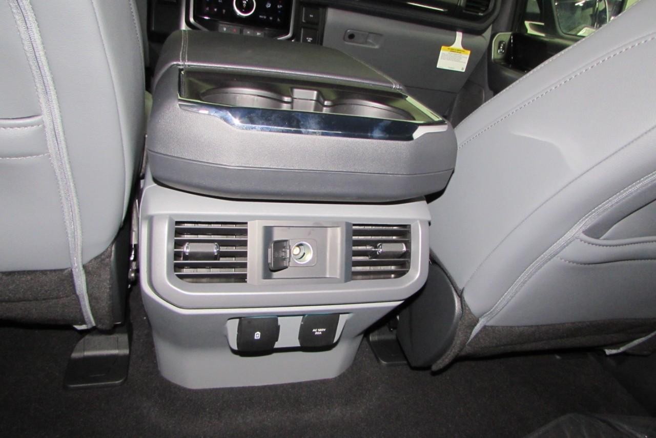 2025 Oxford White Ford F-150 Lightning Flash AWD Truck