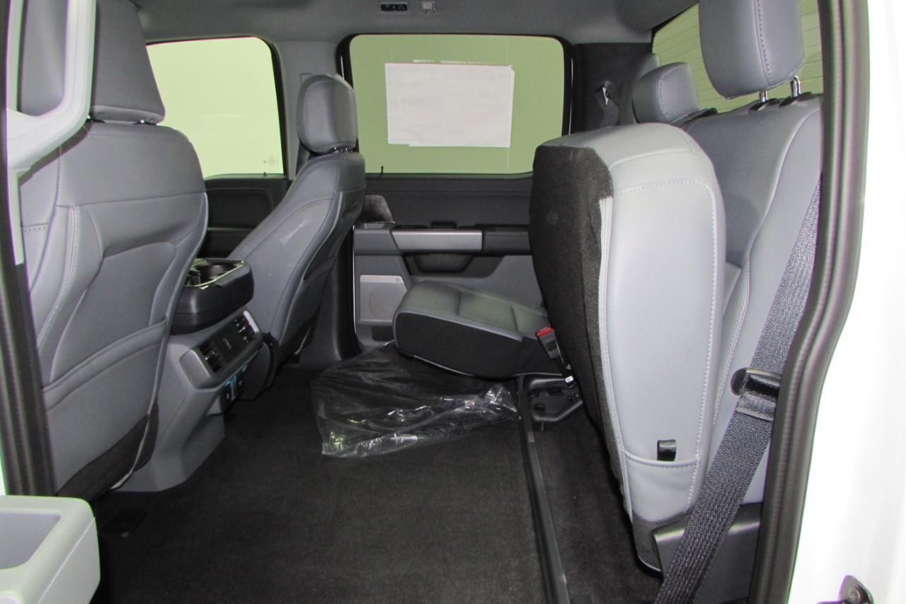 2025 Oxford White Ford F-150 Lightning Flash AWD Truck