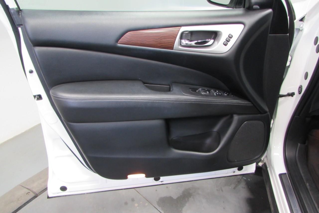 2019 Pearl White Tricoat Nissan Pathfinder Platinum FWD SUV