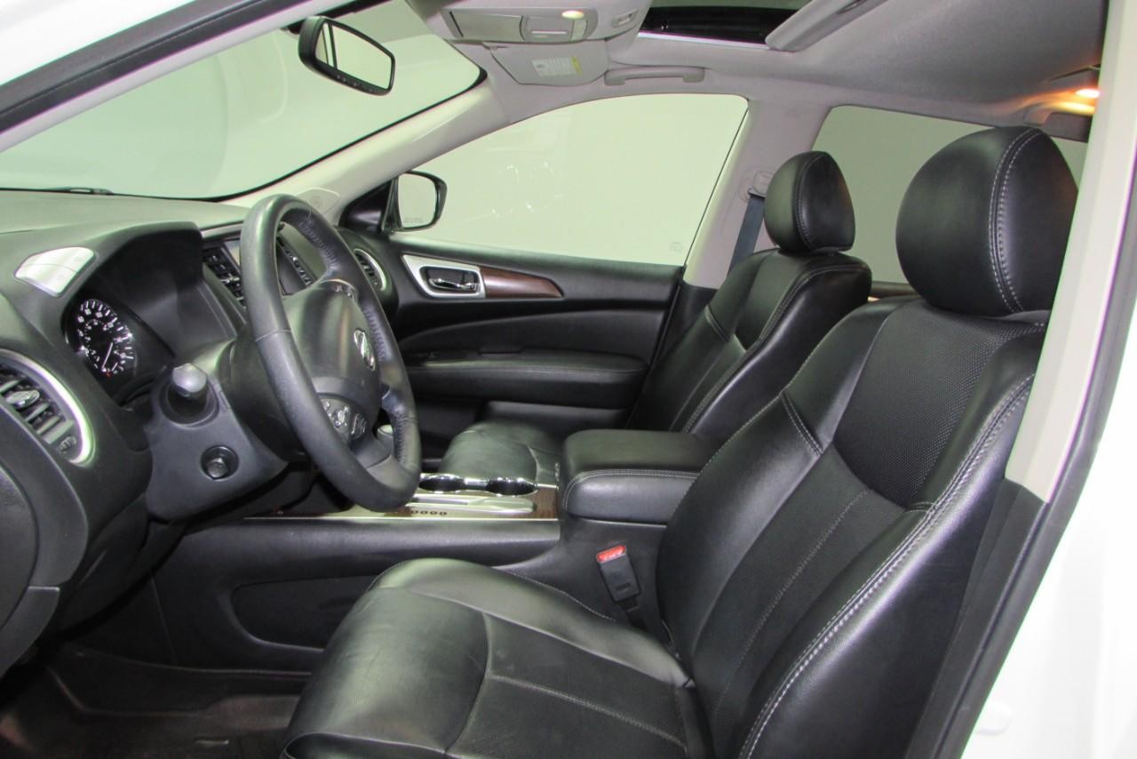 2019 Pearl White Tricoat Nissan Pathfinder Platinum FWD SUV