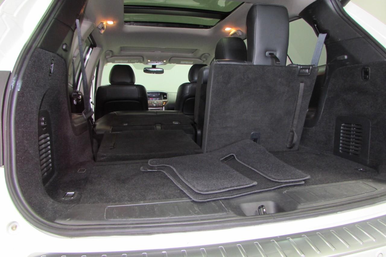 2019 Pearl White Tricoat Nissan Pathfinder Platinum FWD SUV
