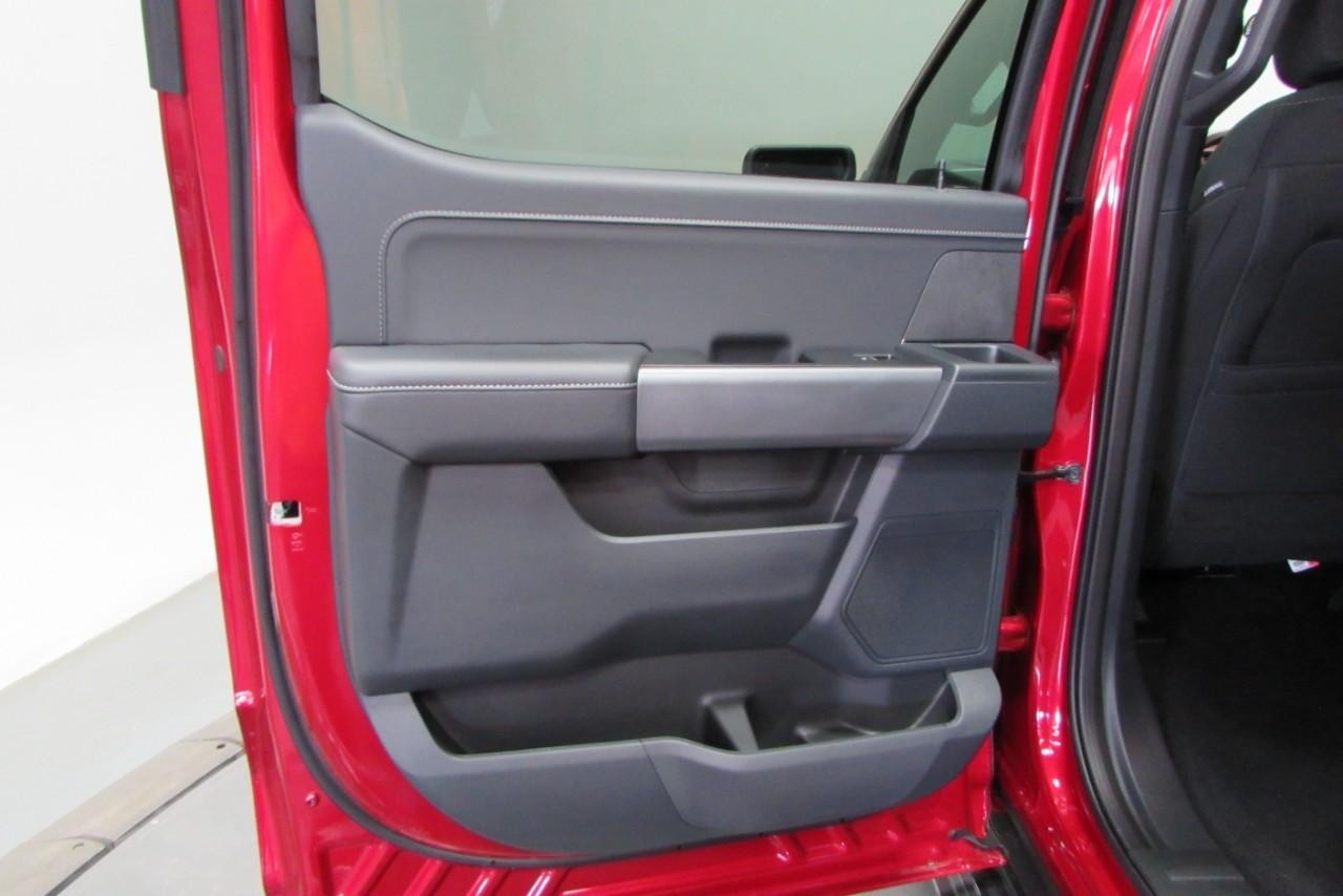 2025 Rapid Red Metallic Tinted Clearcoat Ford F-150 XLT 4X4 Truck