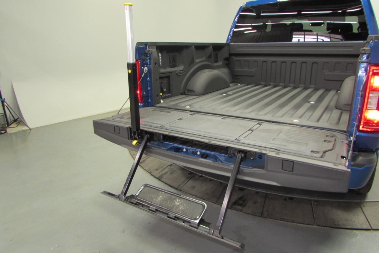 2022 Atlas Blue Metallic Ford F-150 XLT 4X4 Truck
