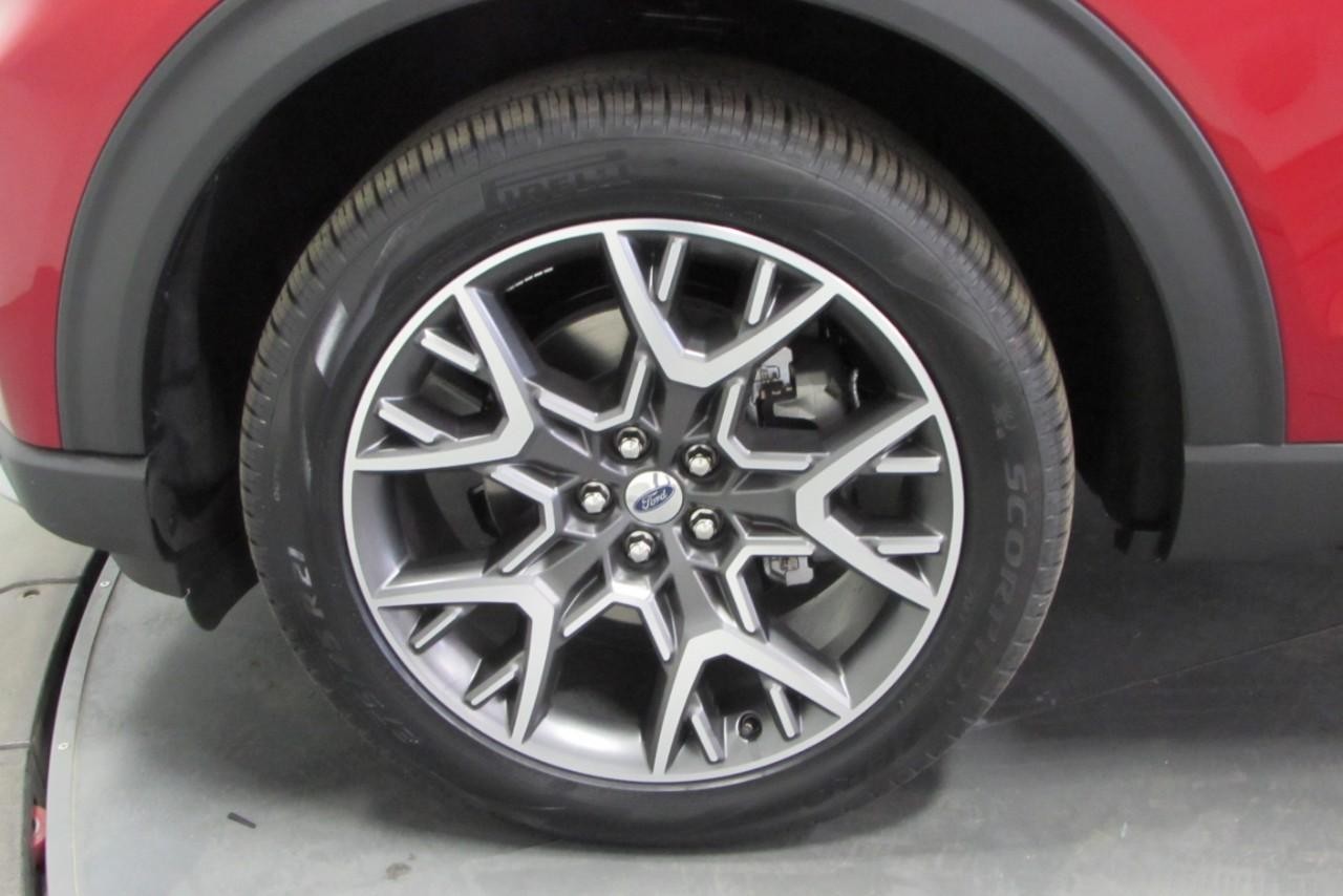 2025 Rapid Red Metallic Tinted Clearcoat Ford Explorer Platinum 4X4 SUV