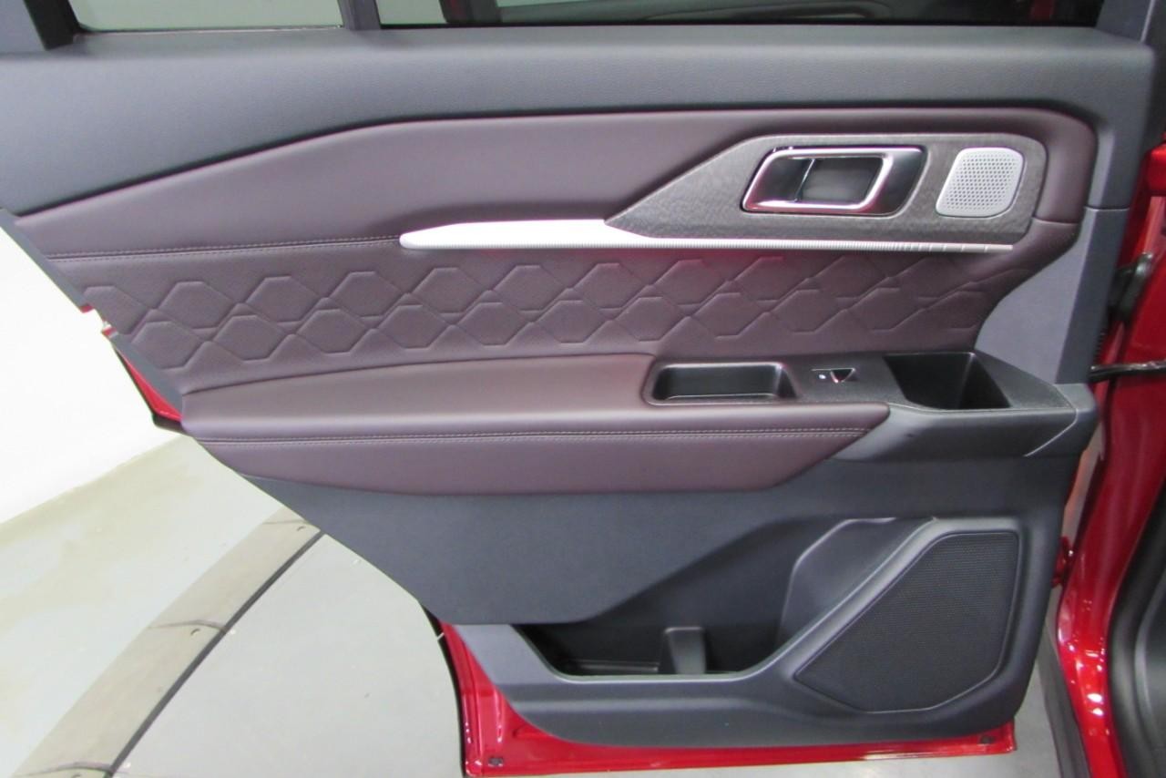 2025 Rapid Red Metallic Tinted Clearcoat Ford Explorer Platinum 4X4 SUV