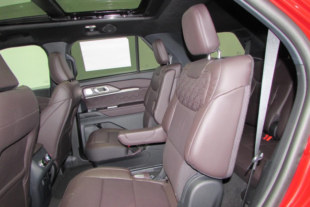 2025 Rapid Red Metallic Tinted Clearcoat Ford Explorer Platinum 4X4 SUV