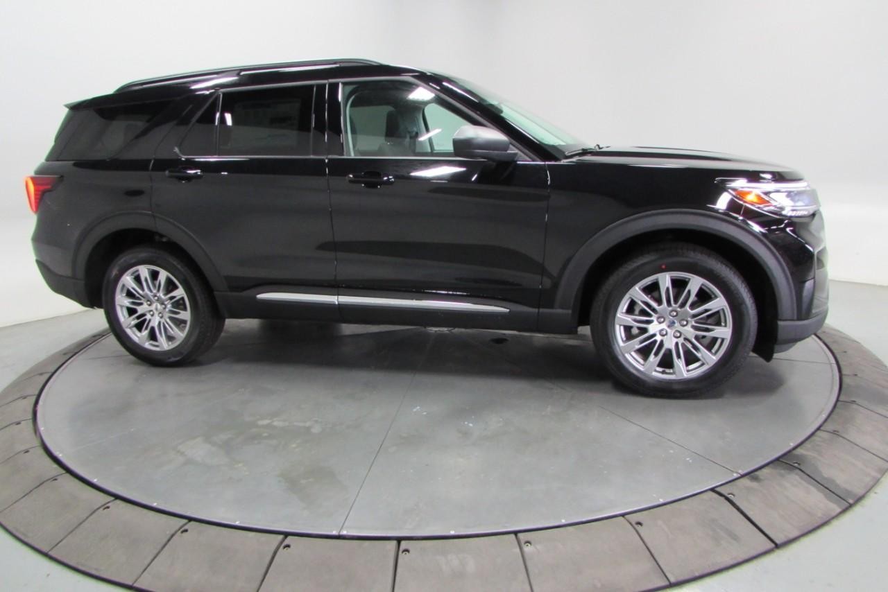 2025 Agate Black Metallic Ford Explorer Active 4X4 SUV