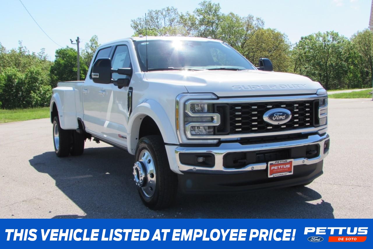 2025 Star White Metallic Tri-Coat Ford Super Duty F-450 DRW Lariat DRW 4X4 Truck