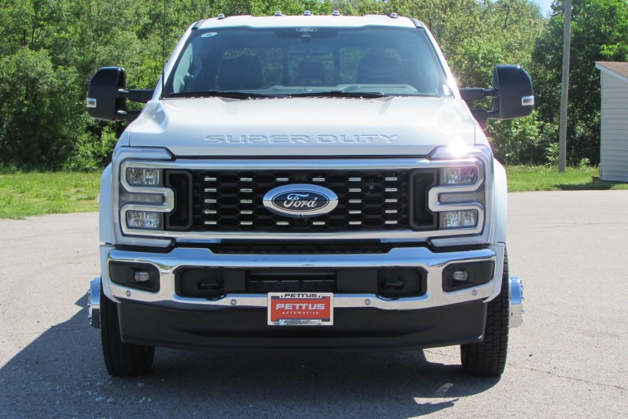 2025 Star White Metallic Tri-Coat Ford Super Duty F-450 DRW Lariat DRW 4X4 Truck