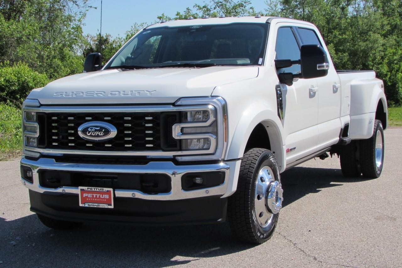 2025 Star White Metallic Tri-Coat Ford Super Duty F-450 DRW Lariat DRW 4X4 Truck