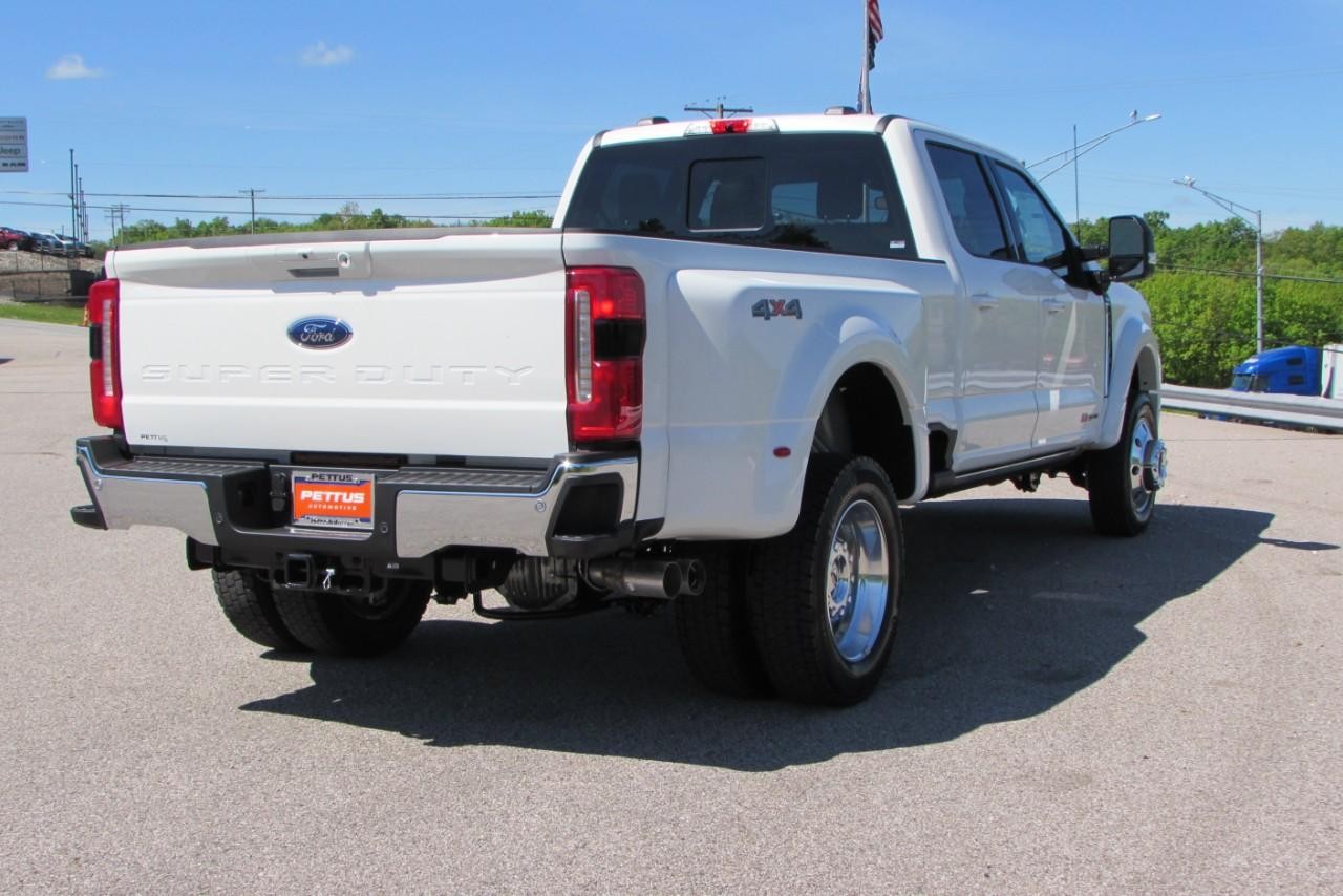 2025 Star White Metallic Tri-Coat Ford Super Duty F-450 DRW Lariat DRW 4X4 Truck