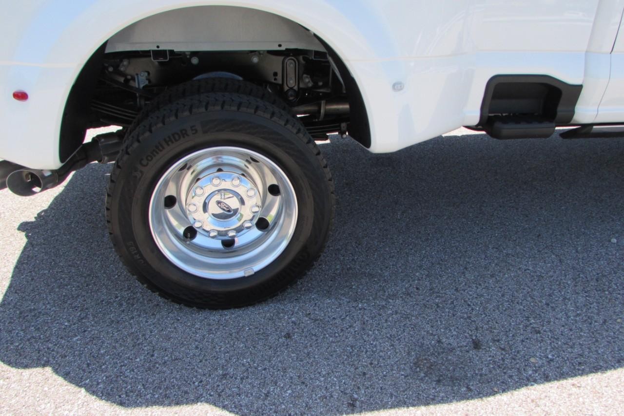 2025 Star White Metallic Tri-Coat Ford Super Duty F-450 DRW Lariat DRW 4X4 Truck
