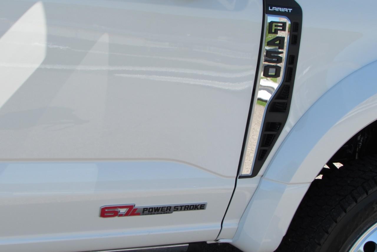 2025 Star White Metallic Tri-Coat Ford Super Duty F-450 DRW Lariat DRW 4X4 Truck