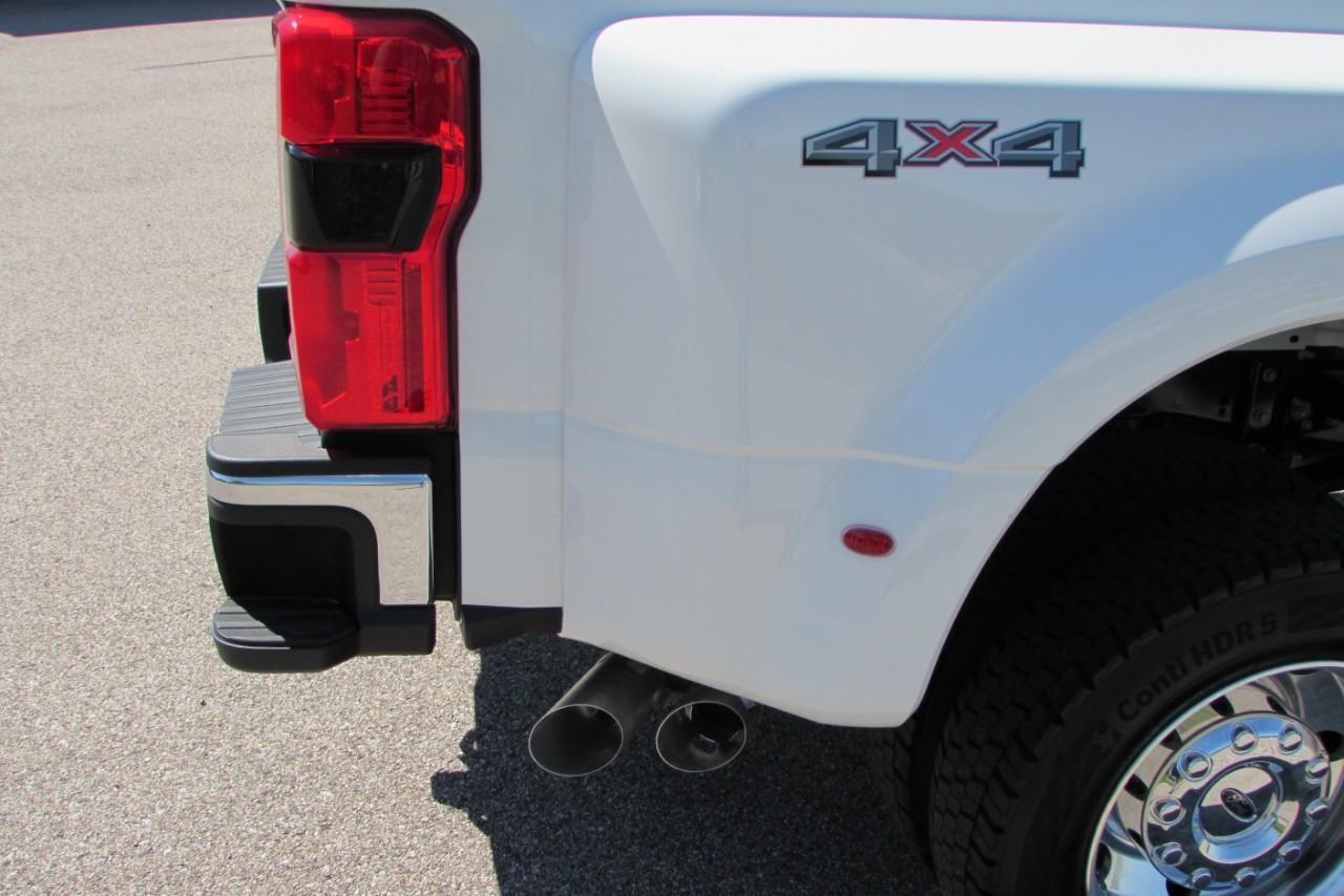 2025 Star White Metallic Tri-Coat Ford Super Duty F-450 DRW Lariat DRW 4X4 Truck