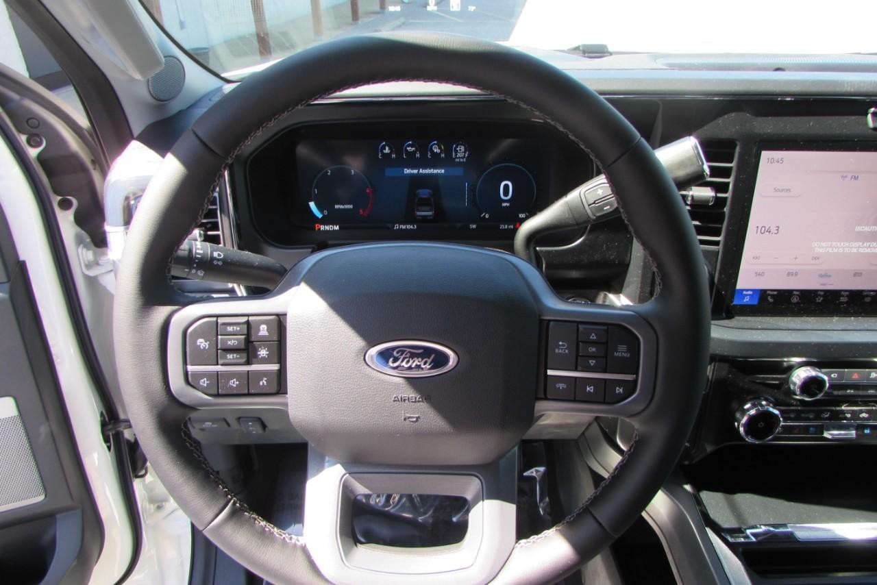 2025 Star White Metallic Tri-Coat Ford Super Duty F-450 DRW Lariat DRW 4X4 Truck