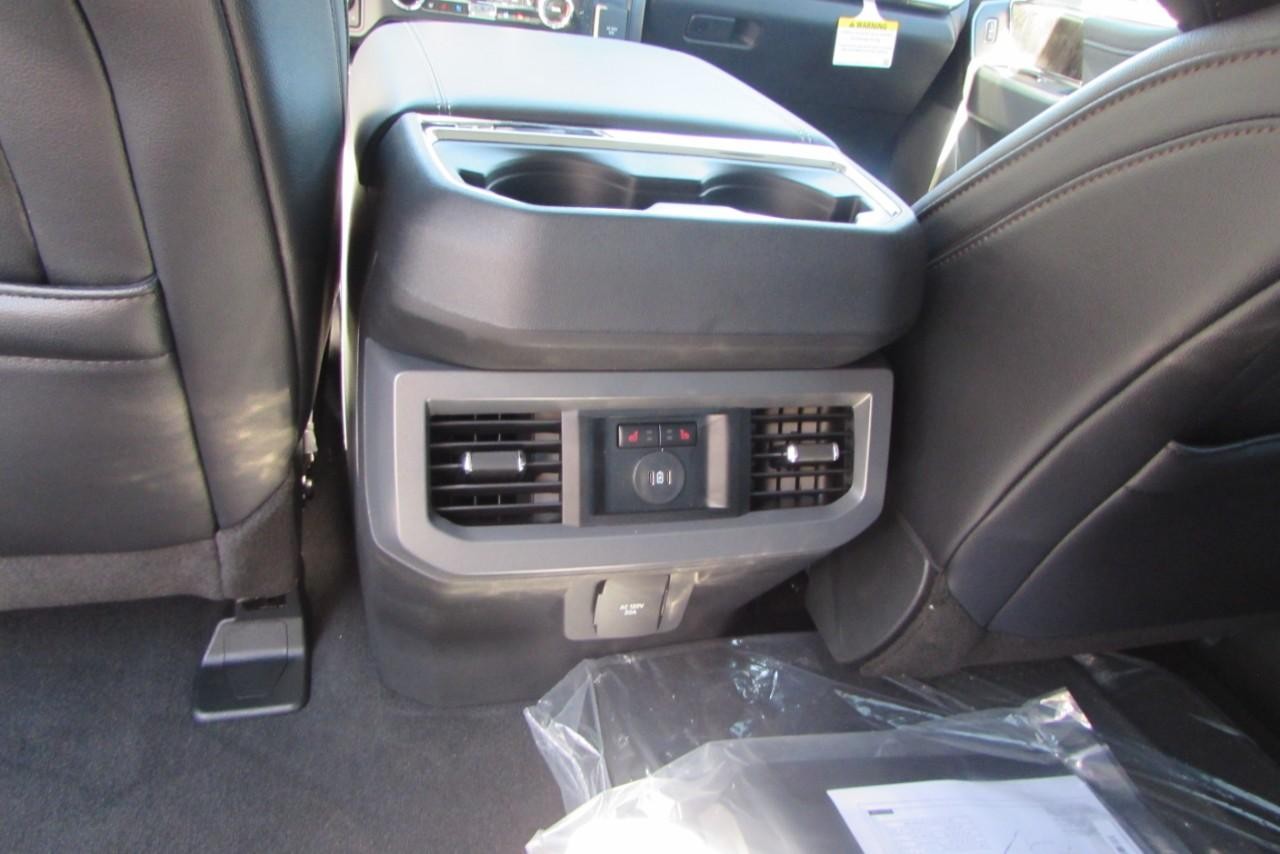 2025 Star White Metallic Tri-Coat Ford Super Duty F-450 DRW Lariat DRW 4X4 Truck