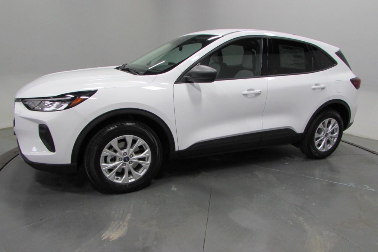 2025 Oxford White Ford Escape Active FWD SUV
