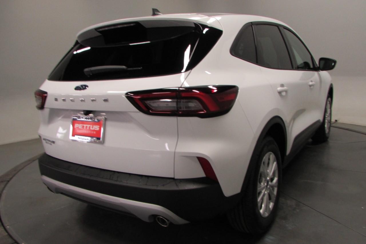 2025 Oxford White Ford Escape Active FWD SUV