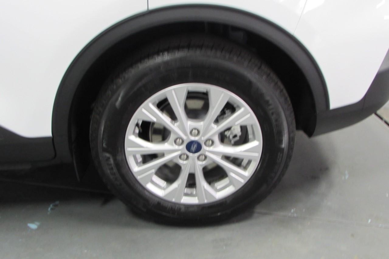 2025 Oxford White Ford Escape Active FWD SUV